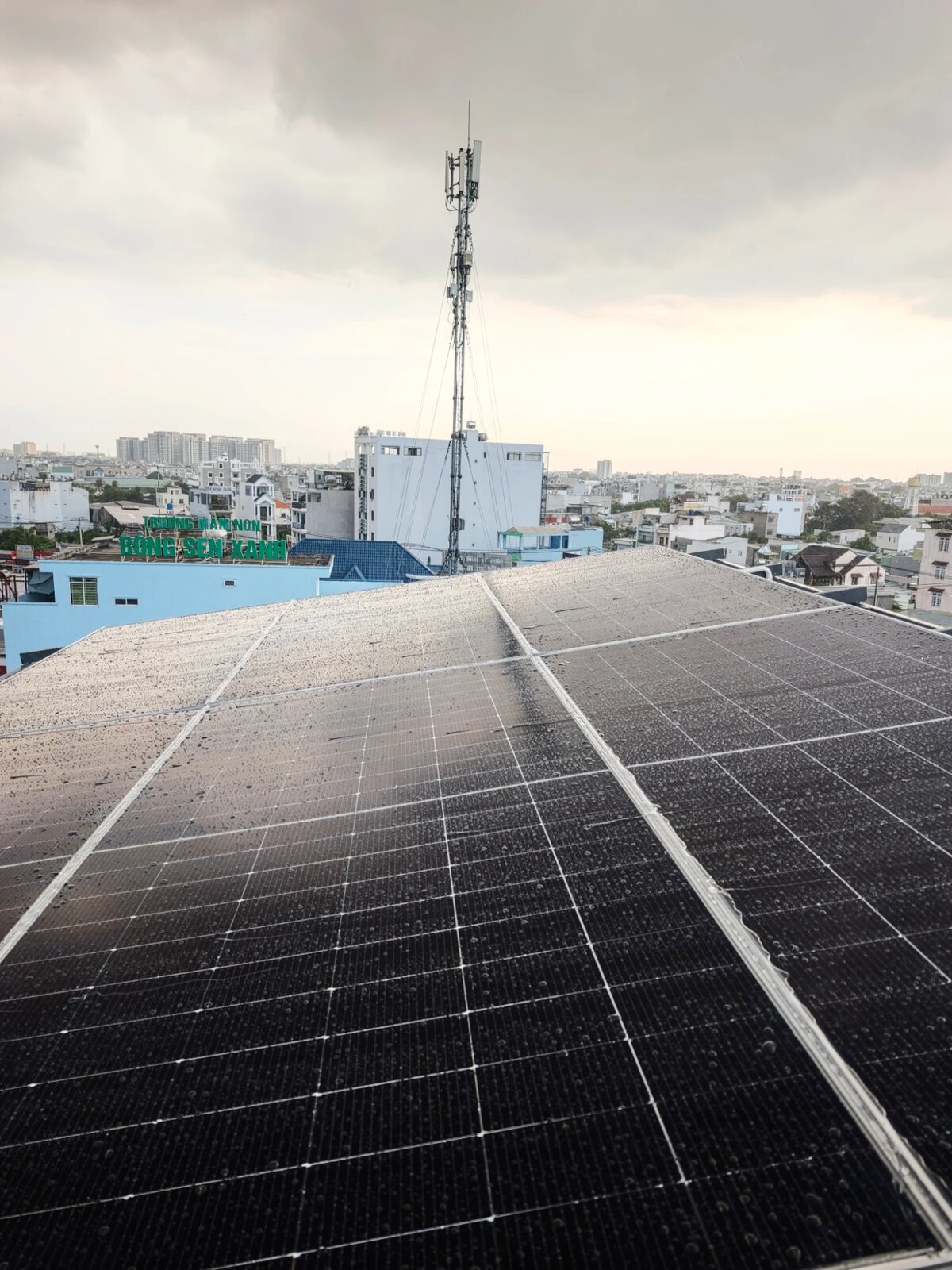 Tấm pin mặt trời Bifacial 610W